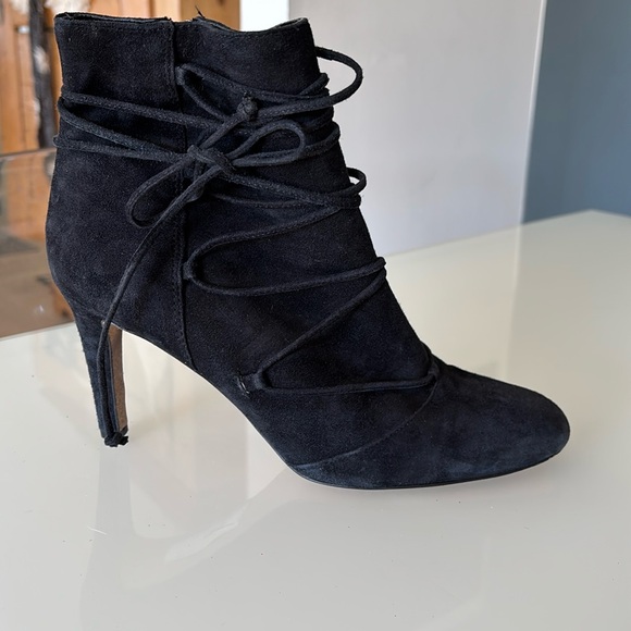 Vince Camuto ankle laced booties black size 8.5 - Picture 1 of 4